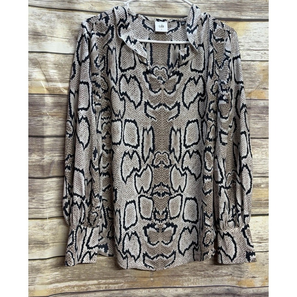 CABI Snakeskin Print Pullover Long Sleeve Blouse Metal Buttons 3759 Womens Small